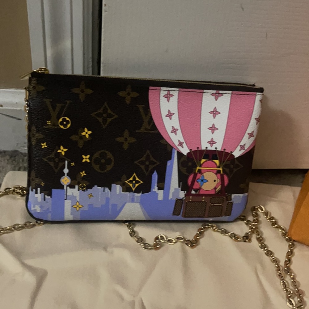 ❌TRADED Louis Vuitton Limited Edition Cross Body❌ - Picture 2 of 13